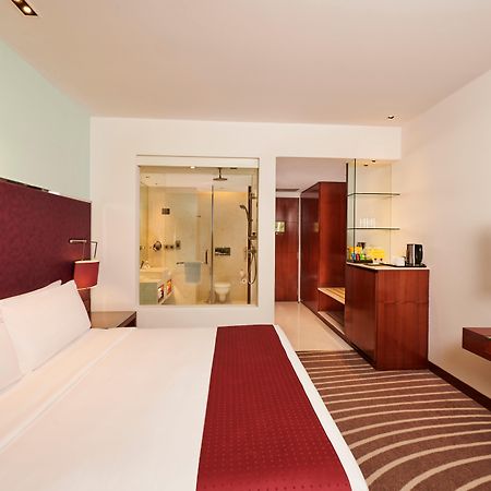 Holiday Inn Mumbai International Airport By Ihg Exterior photo A room at the hotel