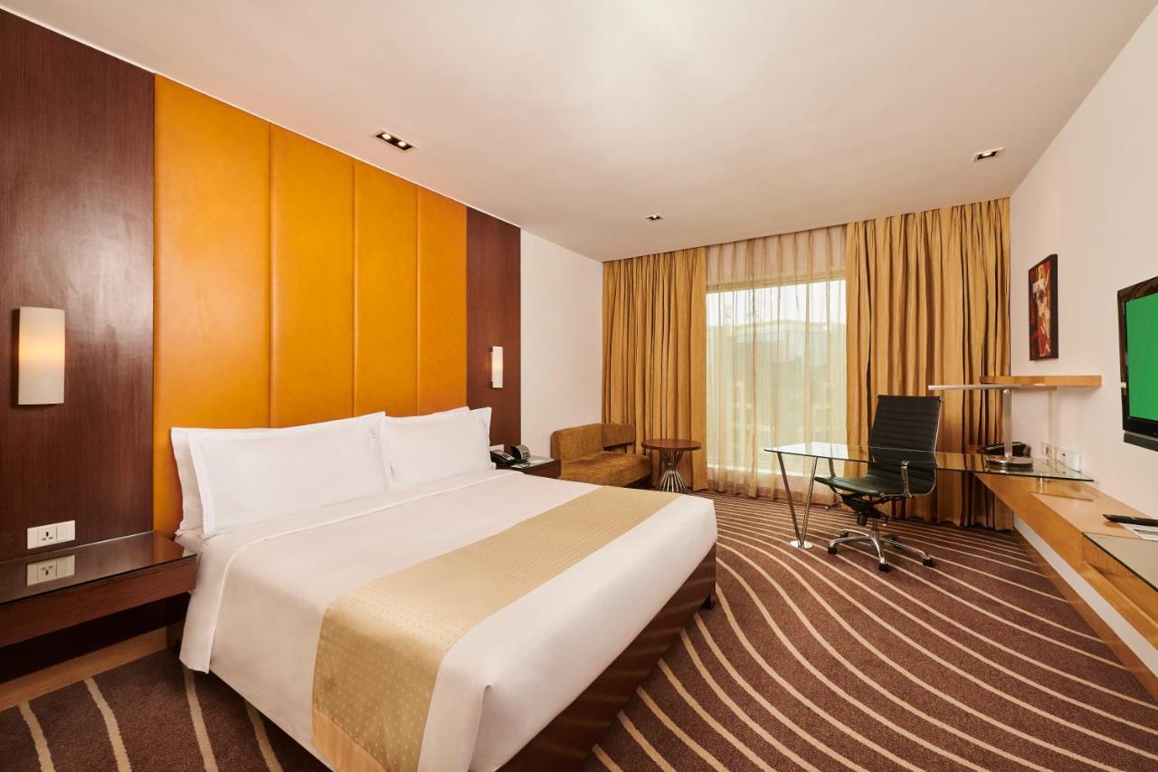 Holiday Inn Mumbai International Airport By Ihg Exterior photo