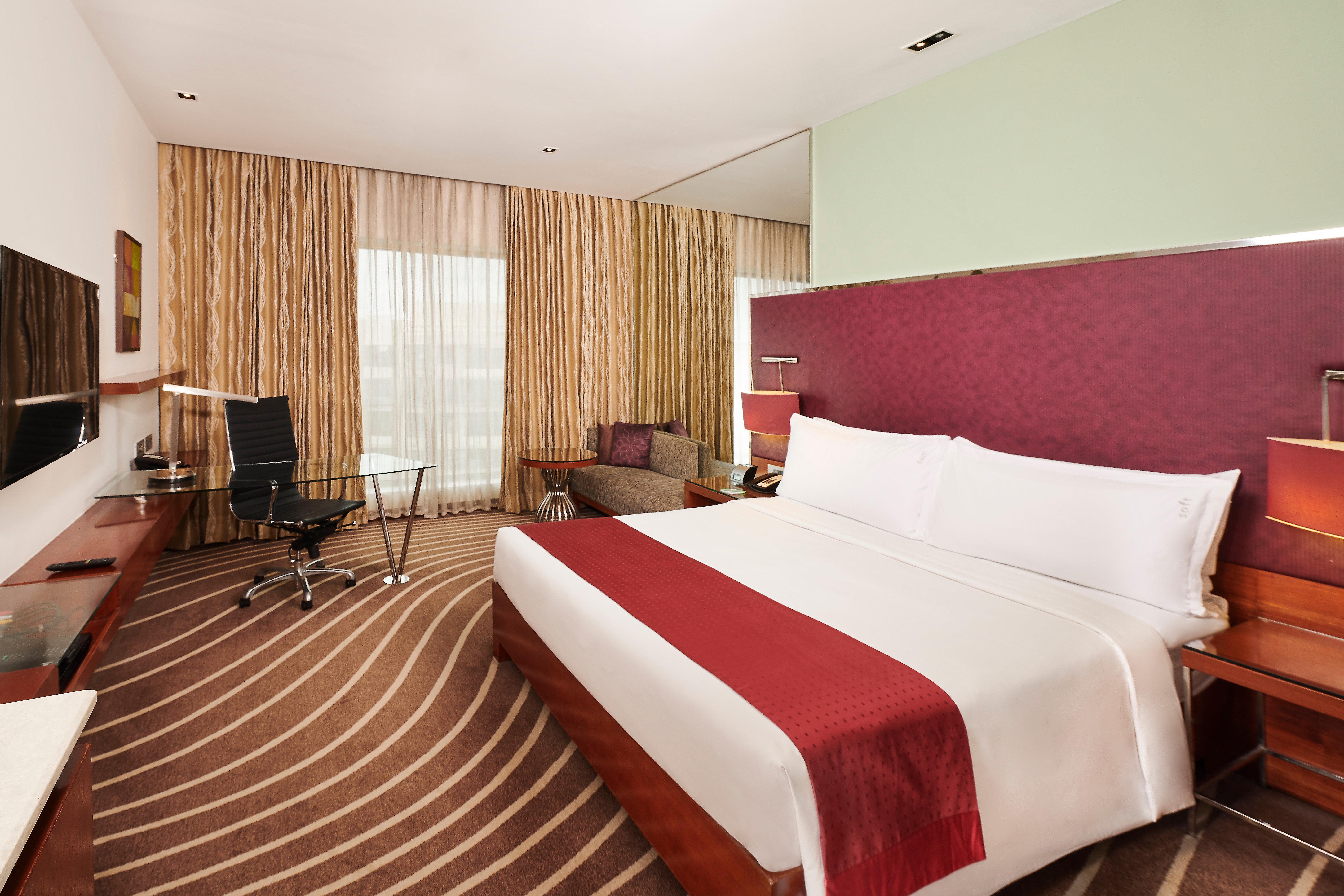 Holiday Inn Mumbai International Airport By Ihg Exterior photo A room at the Crowne Plaza Hotel, Hyderabad