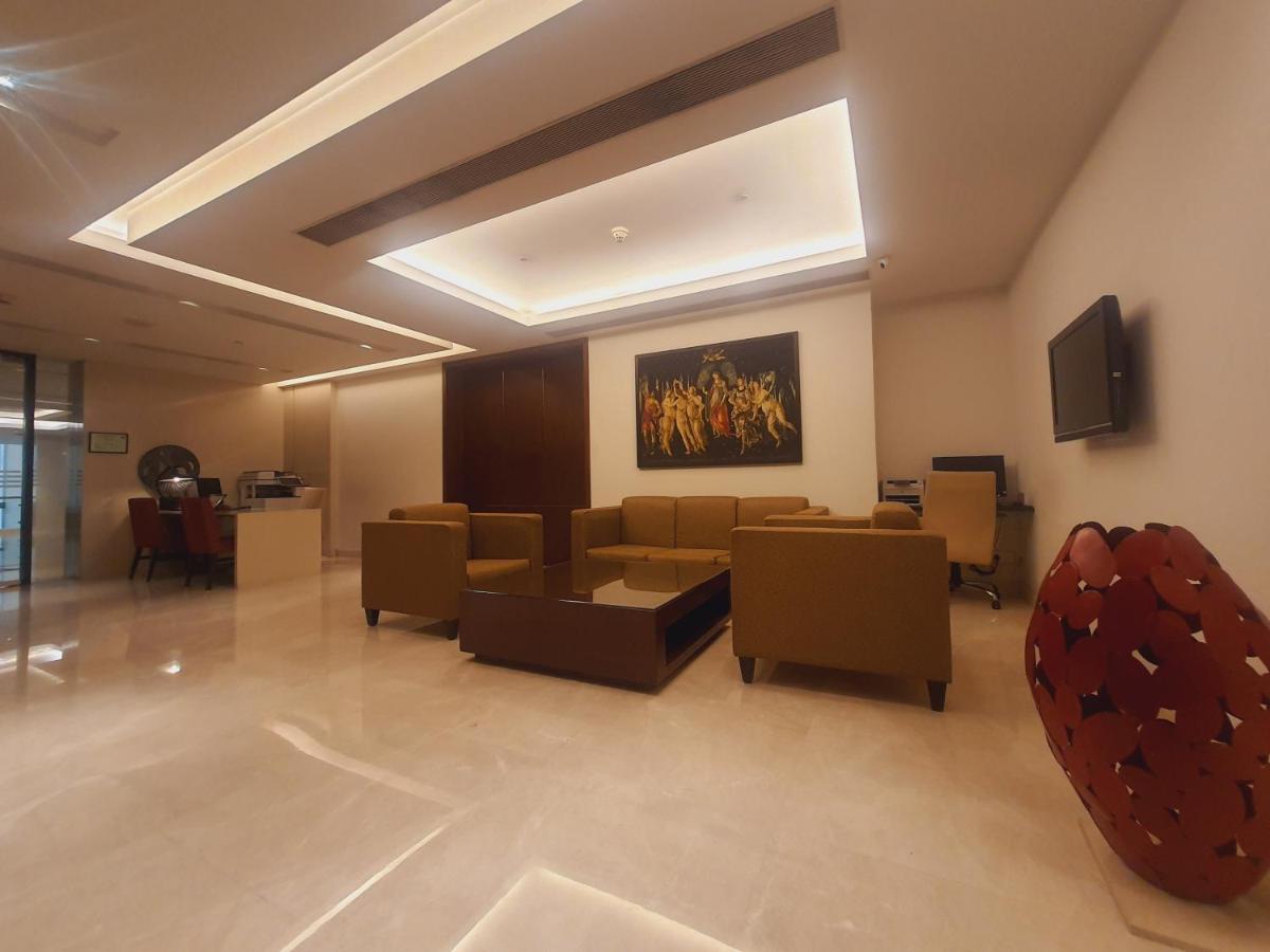 Holiday Inn Mumbai International Airport By Ihg Exterior photo The lobby of the hotel