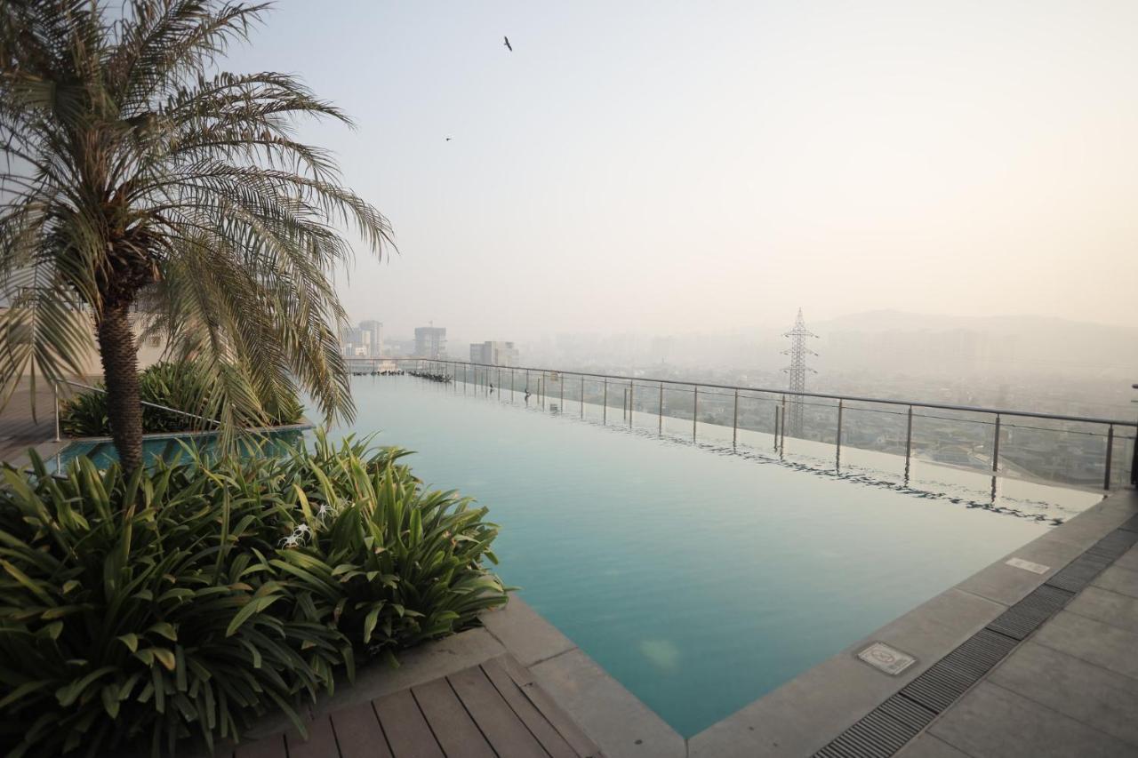 Holiday Inn Mumbai International Airport By Ihg Exterior photo Infinity pool at the Oberoi, Mumbai