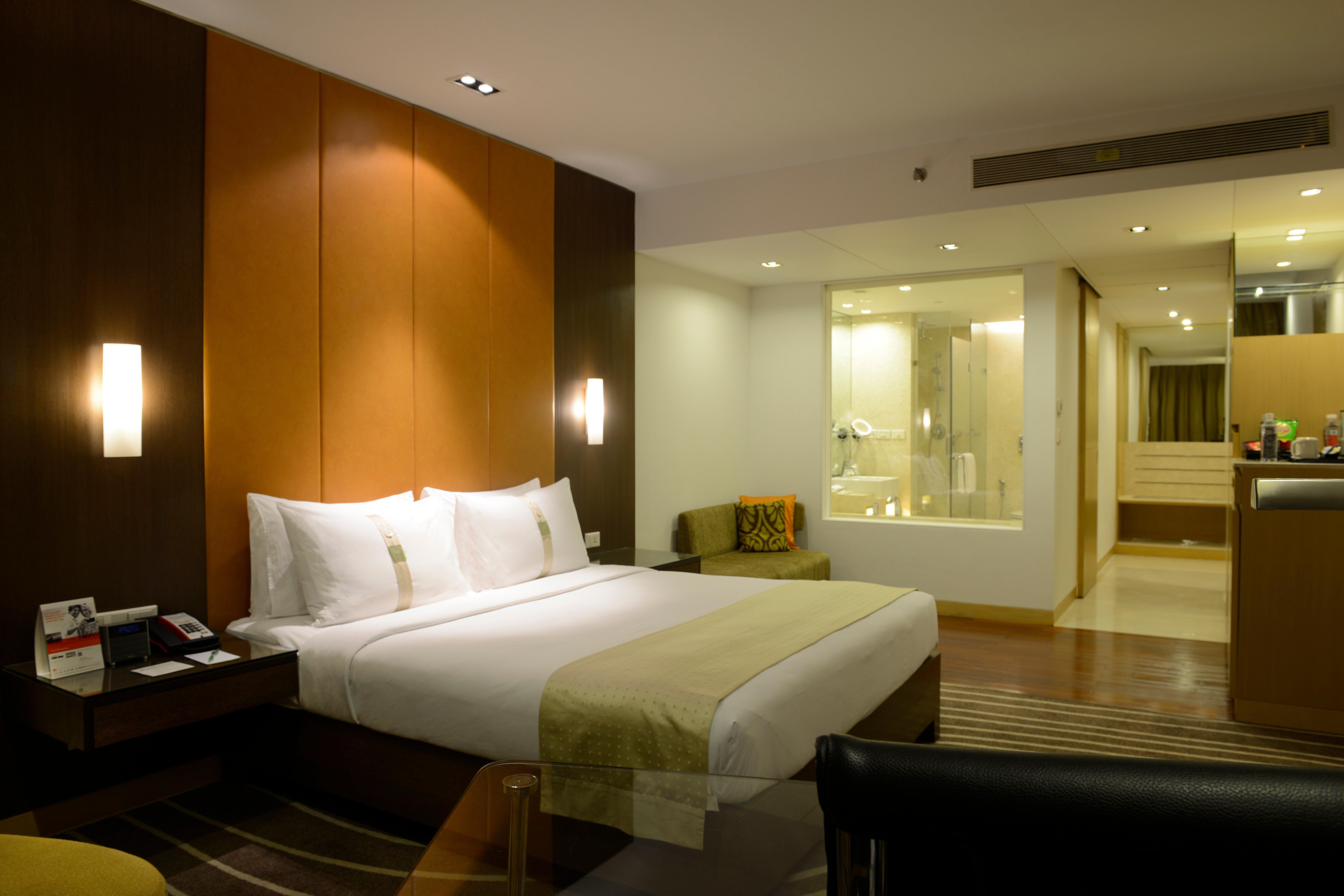 Holiday Inn Mumbai International Airport By Ihg Exterior photo A suite at the Taj Mahal Palace, Mumbai