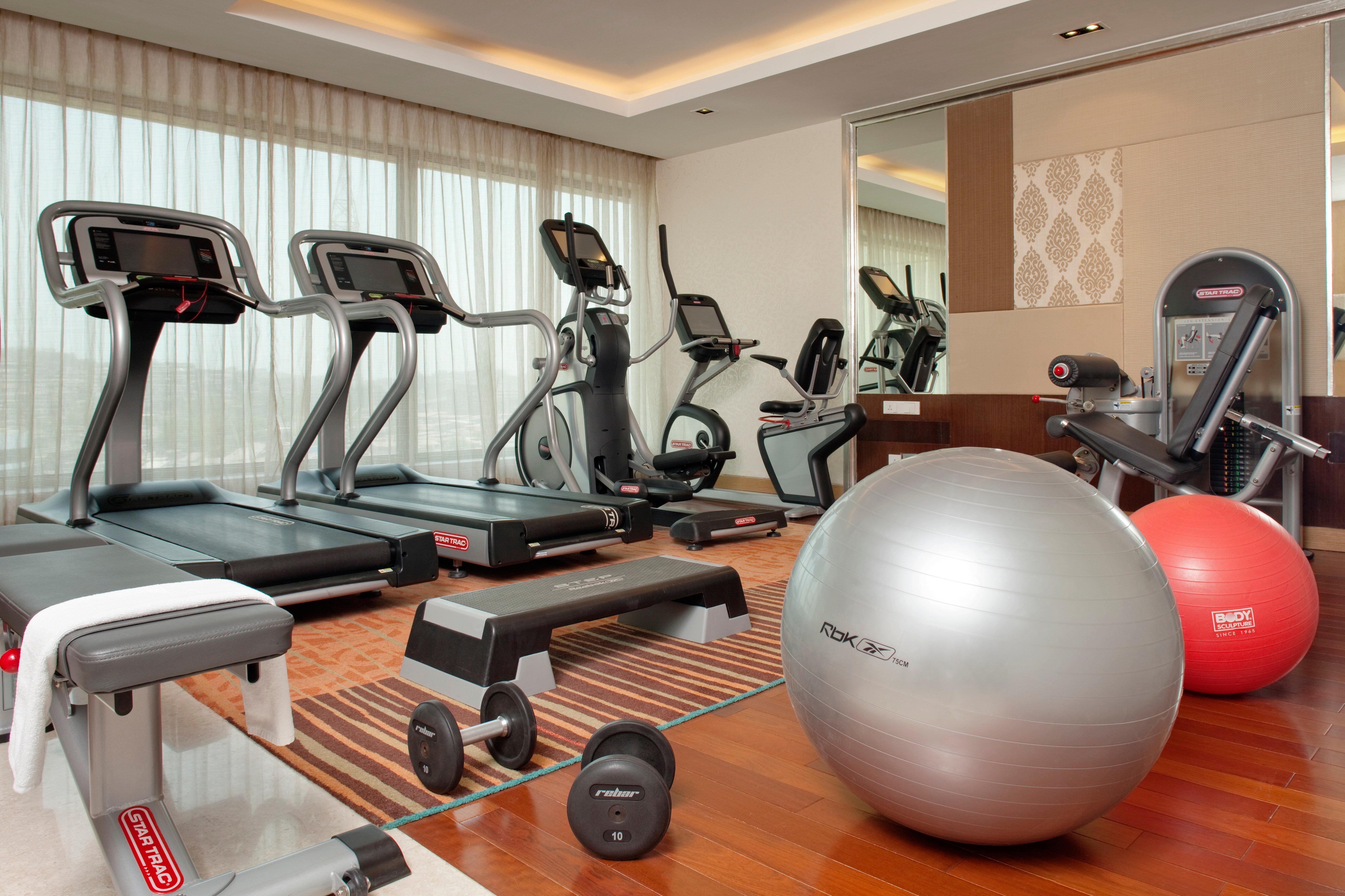 Holiday Inn Mumbai International Airport By Ihg Exterior photo A gym at a hotel