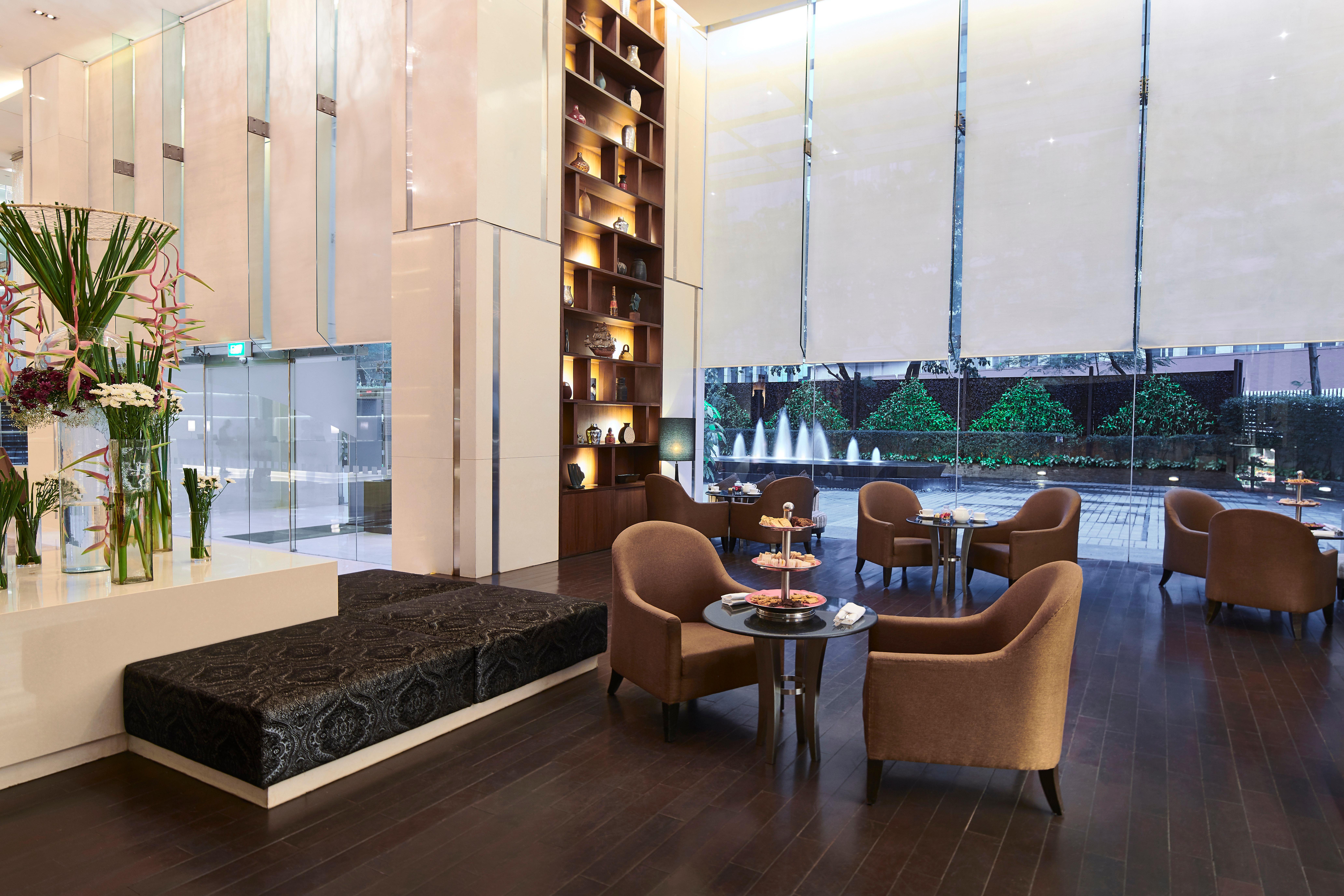Holiday Inn Mumbai International Airport By Ihg Interior photo The lobby of the hotel