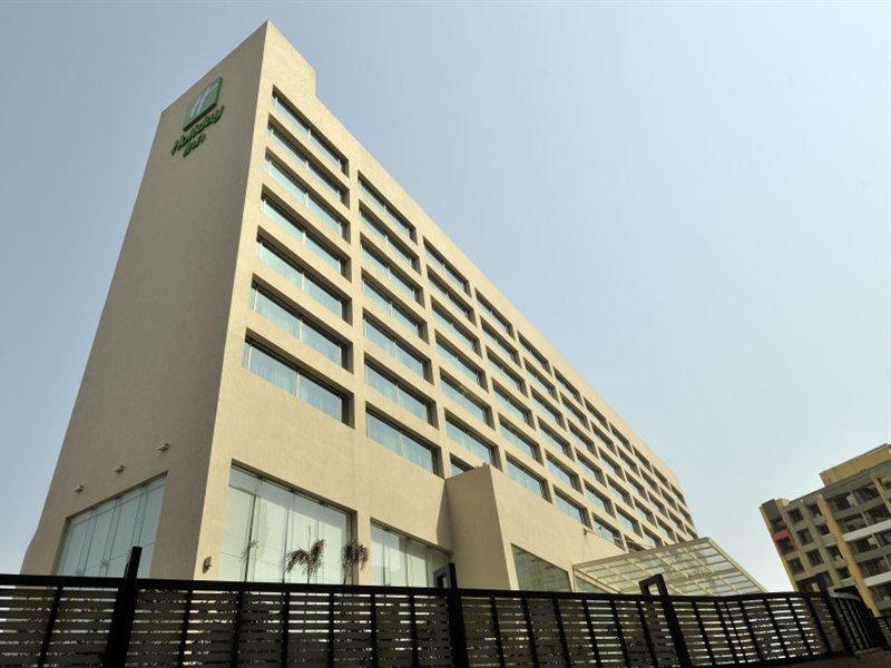 Holiday Inn Mumbai International Airport By Ihg Exterior photo The hotel in 2012