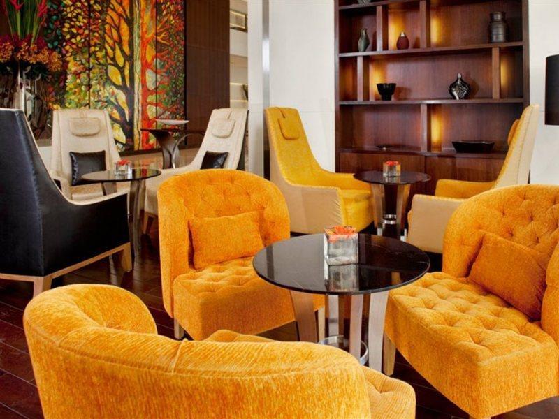 Holiday Inn Mumbai International Airport By Ihg Exterior photo The lounge at the airport