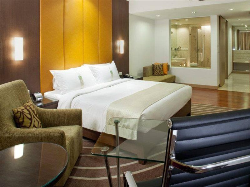 Holiday Inn Mumbai International Airport By Ihg Exterior photo A suite at the hotel