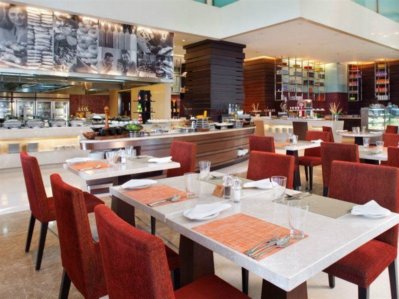 Holiday Inn Mumbai International Airport By Ihg Exterior photo The restaurant