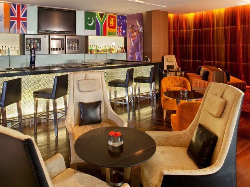 Holiday Inn Mumbai International Airport By Ihg Exterior photo The bar at the lounge